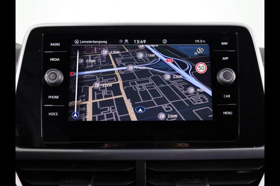 Volkswagen T-Roc 1.5 TSI Style 150 PK DSG | Trekhaak afneembaar | Navigatie | Stoel verwarming en massage | Alcantara |