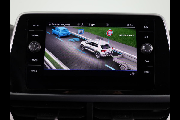 Volkswagen T-Roc 1.5 TSI Style 150 PK DSG | Trekhaak afneembaar | Navigatie | Stoel verwarming en massage | Alcantara |