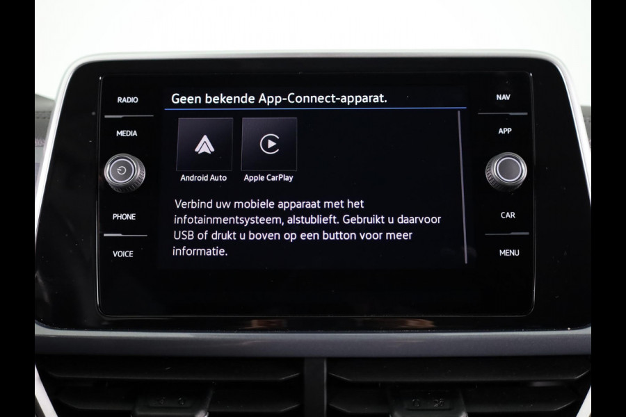 Volkswagen T-Roc 1.5 TSI Style 150 PK DSG | Trekhaak afneembaar | Navigatie | Stoel verwarming en massage | Alcantara |