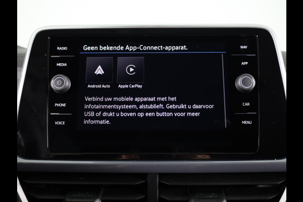 Volkswagen T-Roc 1.5 TSI Style 150 PK DSG | Trekhaak afneembaar | Navigatie | Stoel verwarming en massage | Alcantara |