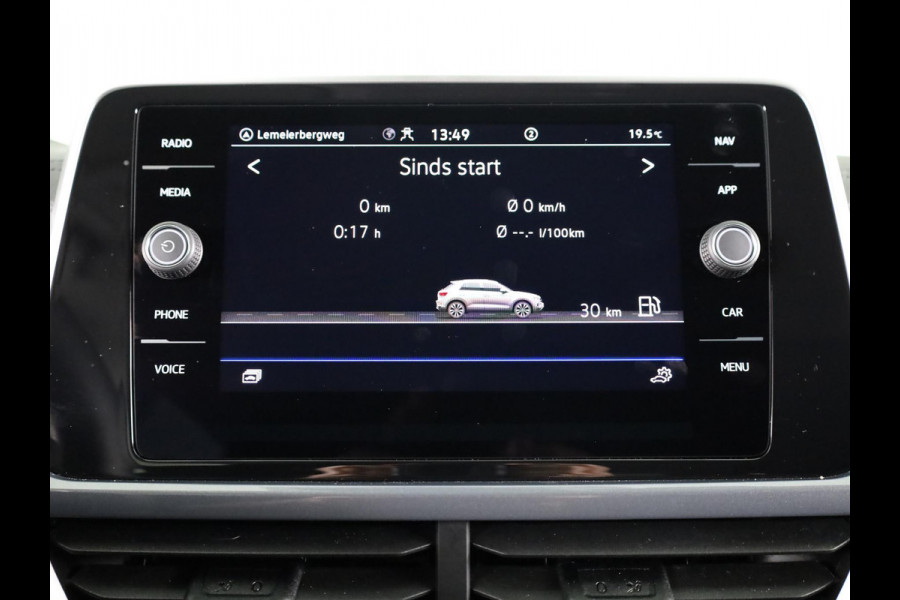 Volkswagen T-Roc 1.5 TSI Style 150 PK DSG | Trekhaak afneembaar | Navigatie | Stoel verwarming en massage | Alcantara |