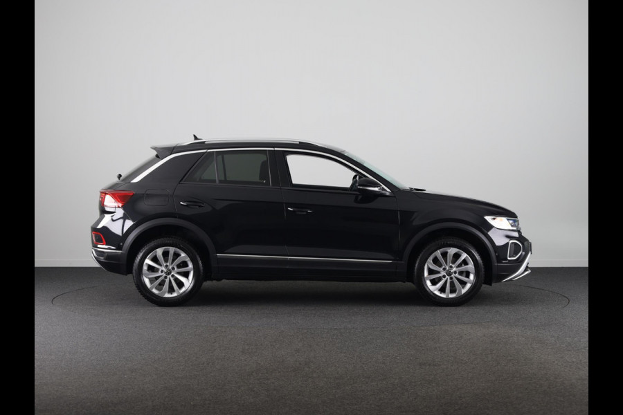 Volkswagen T-Roc 1.5 TSI Style 150 PK DSG | Trekhaak afneembaar | Navigatie | Stoel verwarming en massage | Alcantara |