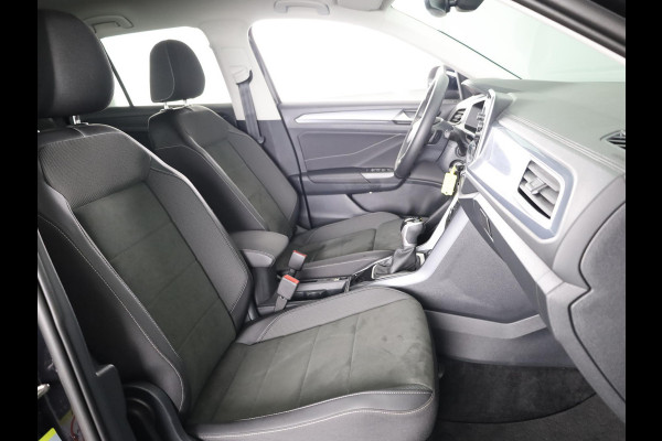 Volkswagen T-Roc 1.5 TSI Style 150 PK DSG | Trekhaak afneembaar | Navigatie | Stoel verwarming en massage | Alcantara |