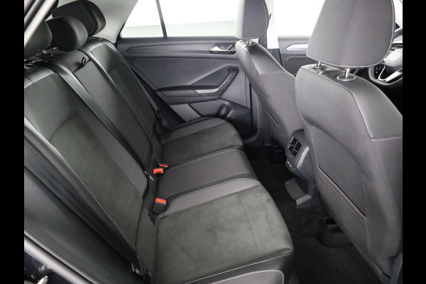 Volkswagen T-Roc 1.5 TSI Style 150 PK DSG | Trekhaak afneembaar | Navigatie | Stoel verwarming en massage | Alcantara |
