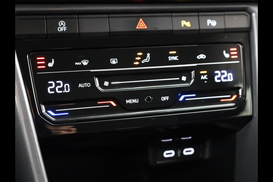 Volkswagen T-Roc 1.5 TSI Style 150 PK DSG | Trekhaak afneembaar | Navigatie | Stoel verwarming en massage | Alcantara |