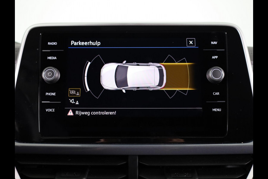 Volkswagen T-Roc 1.5 TSI Style 150 PK DSG | Trekhaak afneembaar | Navigatie | Stoel verwarming en massage | Alcantara |