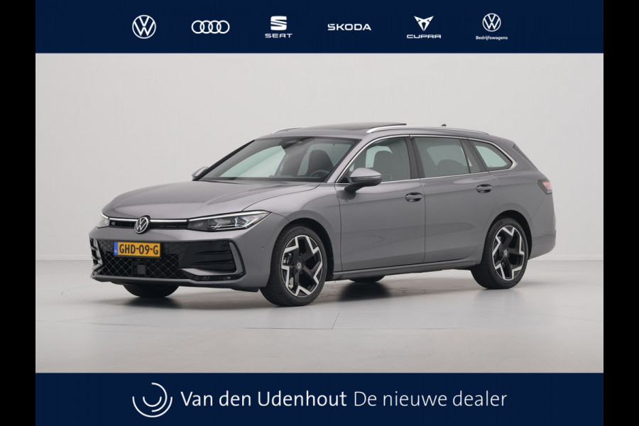 Volkswagen Passat Variant 1.5 eTSI 150pk R-Line Business Panorama Trekhaak Camera Side Assist 227