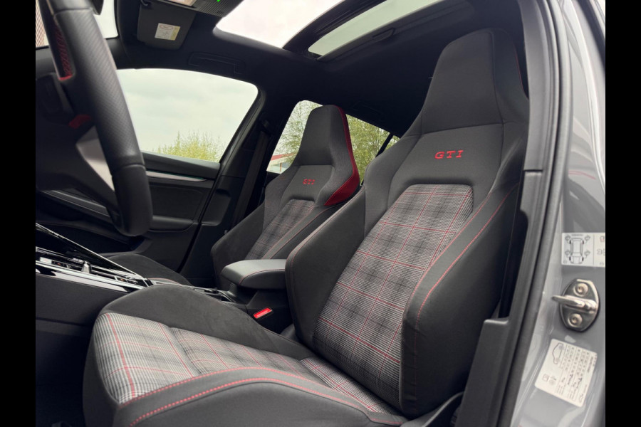 Volkswagen Golf 2.0 TSI GTI Pano/Camera/HuD/Trekhaak