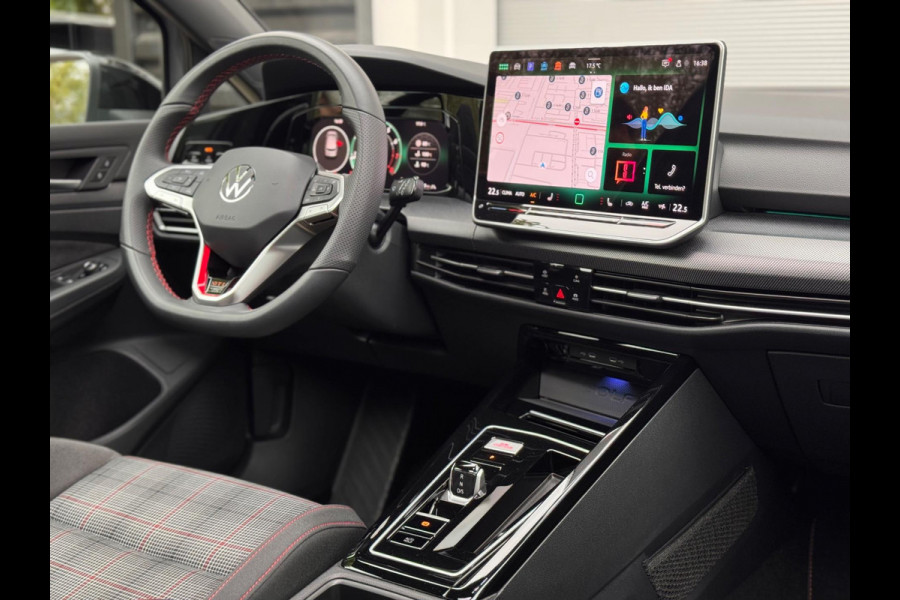 Volkswagen Golf 2.0 TSI GTI Pano/Camera/HuD/Trekhaak