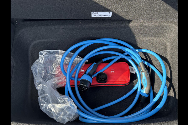 Tesla Model Y RWD 58 kWh NIEUW MODEL| VAN: 44.900,- VOOR: 42.877,- UW HERSFTVOORDEEL: 2.023,- EURO | ORIGINEEL NL auto | TESLA VOLLEDIGE GARANTIE T/M 05-2029/80.000KM