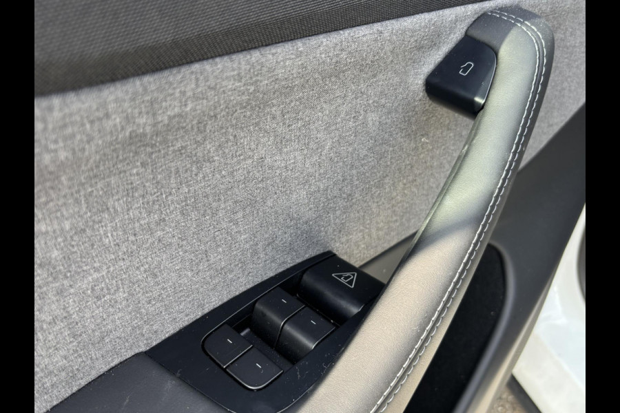 Tesla Model Y RWD 58 kWh NIEUW MODEL| VAN: 44.900,- VOOR: 42.877,- UW HERSFTVOORDEEL: 2.023,- EURO | ORIGINEEL NL auto | TESLA VOLLEDIGE GARANTIE T/M 05-2029/80.000KM