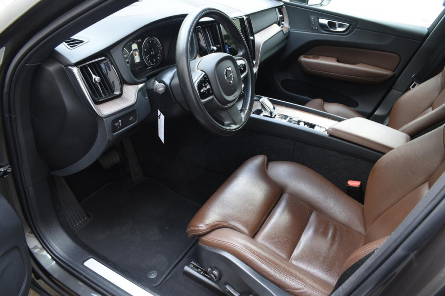 Volvo XC60 B5 264PK Automaat Inscription / Navigatie / 360 Camera / Adaptieve Cruise Control / Leder / LM Velgen / Trekhaak / Volvo XC60 B5 264PK Automaat Inscription / Navigatie / 360 Camera / Adaptieve Cruise Control / Leder / LM Velgen / Trekhaak /