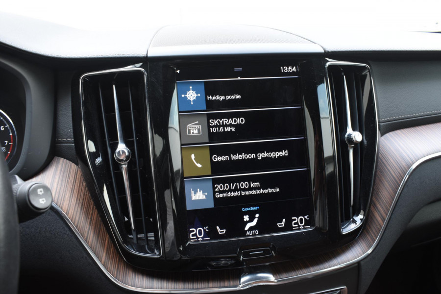 Volvo XC60 B5 264PK Automaat Inscription / Navigatie / 360 Camera / Adaptieve Cruise Control / Leder / LM Velgen / Trekhaak / Volvo XC60 B5 264PK Automaat Inscription / Navigatie / 360 Camera / Adaptieve Cruise Control / Leder / LM Velgen / Trekhaak /