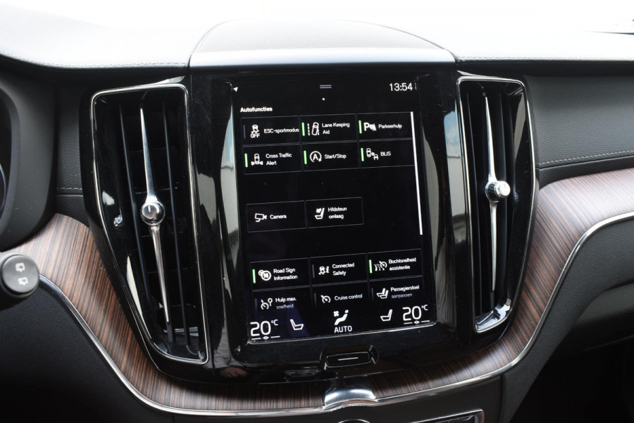 Volvo XC60 B5 264PK Automaat Inscription / Navigatie / 360 Camera / Adaptieve Cruise Control / Leder / LM Velgen / Trekhaak / Volvo XC60 B5 264PK Automaat Inscription / Navigatie / 360 Camera / Adaptieve Cruise Control / Leder / LM Velgen / Trekhaak /