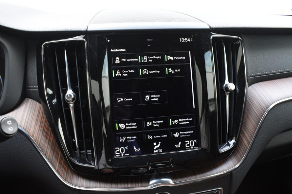Volvo XC60 B5 264PK Automaat Inscription / Navigatie / 360 Camera / Adaptieve Cruise Control / Leder / LM Velgen / Trekhaak / Volvo XC60 B5 264PK Automaat Inscription / Navigatie / 360 Camera / Adaptieve Cruise Control / Leder / LM Velgen / Trekhaak /