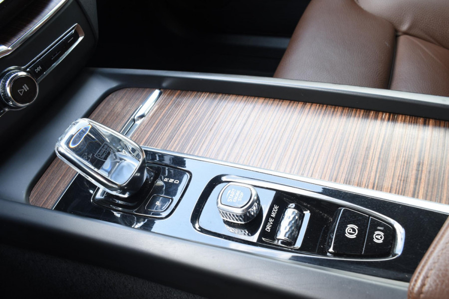 Volvo XC60 B5 264PK Automaat Inscription / Navigatie / 360 Camera / Adaptieve Cruise Control / Leder / LM Velgen / Trekhaak / Volvo XC60 B5 264PK Automaat Inscription / Navigatie / 360 Camera / Adaptieve Cruise Control / Leder / LM Velgen / Trekhaak /