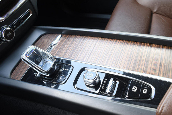 Volvo XC60 B5 264PK Automaat Inscription / Navigatie / 360 Camera / Adaptieve Cruise Control / Leder / LM Velgen / Trekhaak / Volvo XC60 B5 264PK Automaat Inscription / Navigatie / 360 Camera / Adaptieve Cruise Control / Leder / LM Velgen / Trekhaak /