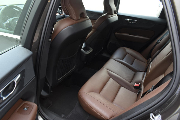 Volvo XC60 B5 264PK Automaat Inscription / Navigatie / 360 Camera / Adaptieve Cruise Control / Leder / LM Velgen / Trekhaak / Volvo XC60 B5 264PK Automaat Inscription / Navigatie / 360 Camera / Adaptieve Cruise Control / Leder / LM Velgen / Trekhaak /