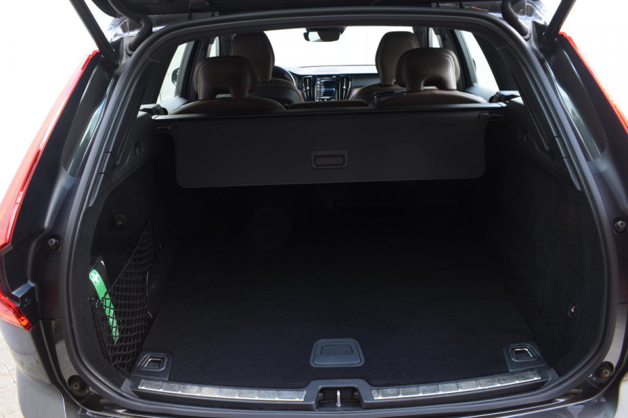 Volvo XC60 B5 264PK Automaat Inscription / Navigatie / 360 Camera / Adaptieve Cruise Control / Leder / LM Velgen / Trekhaak / Volvo XC60 B5 264PK Automaat Inscription / Navigatie / 360 Camera / Adaptieve Cruise Control / Leder / LM Velgen / Trekhaak /