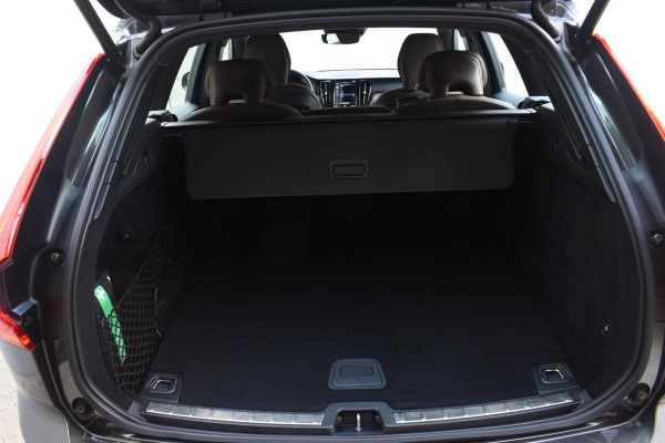 Volvo XC60 B5 264PK Automaat Inscription / Navigatie / 360 Camera / Adaptieve Cruise Control / Leder / LM Velgen / Trekhaak / Volvo XC60 B5 264PK Automaat Inscription / Navigatie / 360 Camera / Adaptieve Cruise Control / Leder / LM Velgen / Trekhaak /