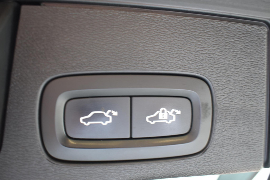 Volvo XC60 B5 264PK Automaat Inscription / Navigatie / 360 Camera / Adaptieve Cruise Control / Leder / LM Velgen / Trekhaak / Volvo XC60 B5 264PK Automaat Inscription / Navigatie / 360 Camera / Adaptieve Cruise Control / Leder / LM Velgen / Trekhaak /