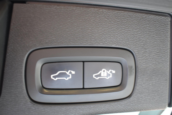 Volvo XC60 B5 264PK Automaat Inscription / Navigatie / 360 Camera / Adaptieve Cruise Control / Leder / LM Velgen / Trekhaak / Volvo XC60 B5 264PK Automaat Inscription / Navigatie / 360 Camera / Adaptieve Cruise Control / Leder / LM Velgen / Trekhaak /