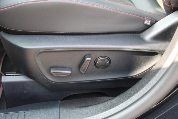 Ford Kuga 2.5 PHEV ST-Line X , 2100kg Trekhaak , Nieuw model Panorama/schuifkantel dak , Trekhaak  , AGR stoelen voor 360graden camera , Winter pack , Head Up display