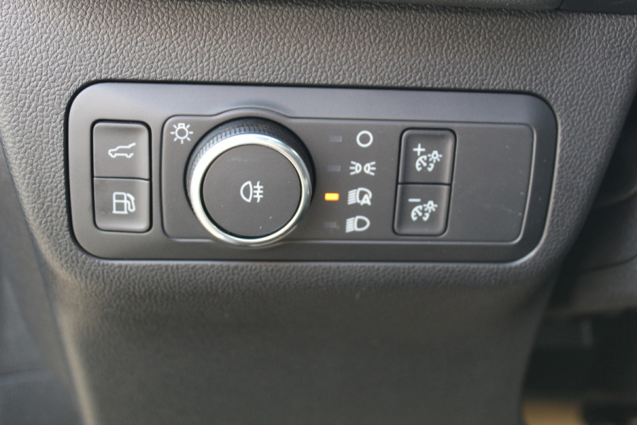 Ford Kuga 2.5 PHEV ST-Line X , 2100kg Trekhaak , Nieuw model Panorama/schuifkantel dak , Trekhaak  , AGR stoelen voor 360graden camera , Winter pack , Head Up display