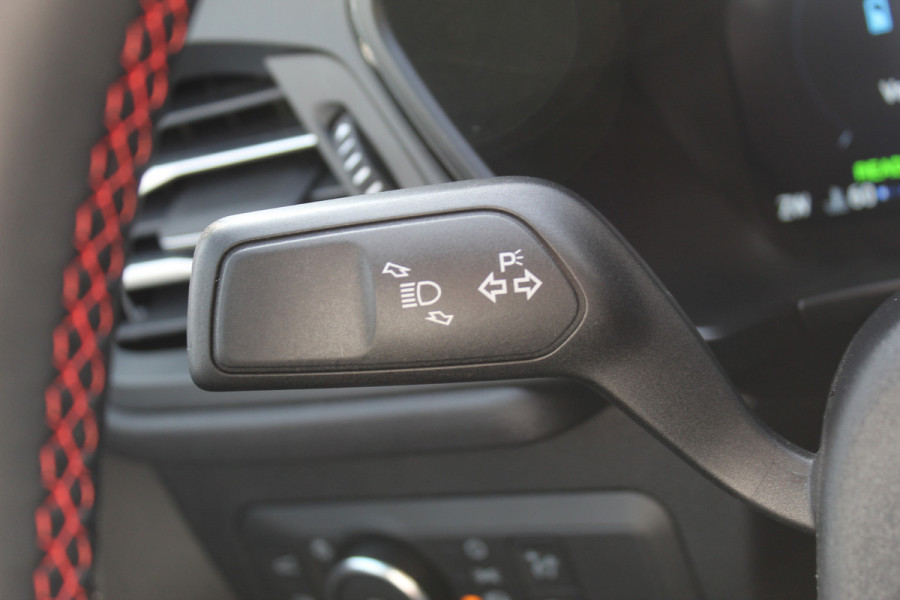 Ford Kuga 2.5 PHEV ST-Line X , 2100kg Trekhaak , Nieuw model Panorama/schuifkantel dak , Trekhaak  , AGR stoelen voor 360graden camera , Winter pack , Head Up display