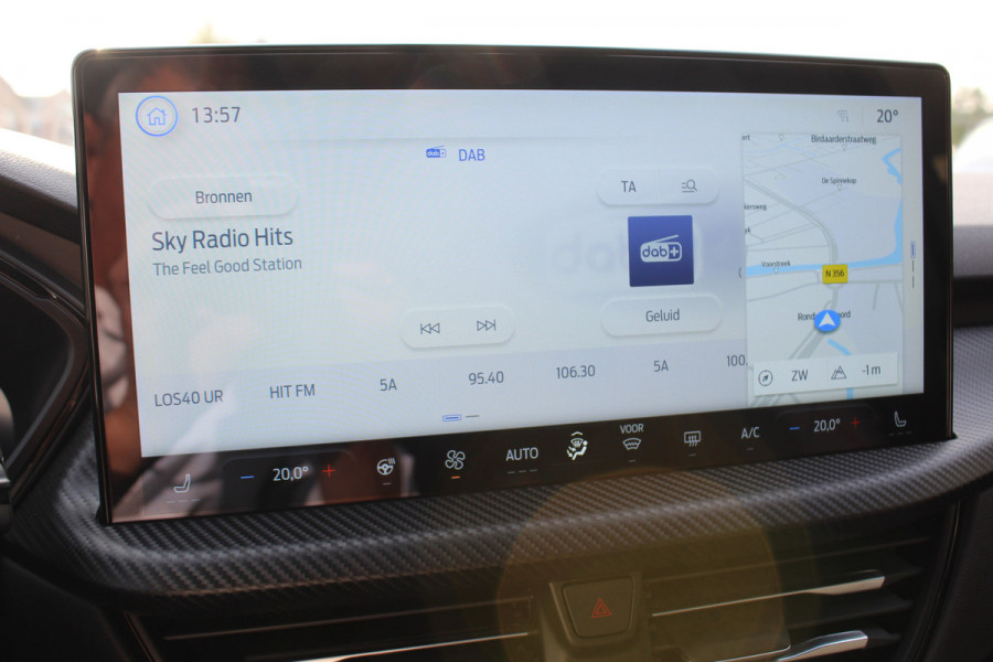 Ford Kuga 2.5 PHEV ST-Line X , 2100kg Trekhaak , Nieuw model Panorama/schuifkantel dak , Trekhaak  , AGR stoelen voor 360graden camera , Winter pack , Head Up display