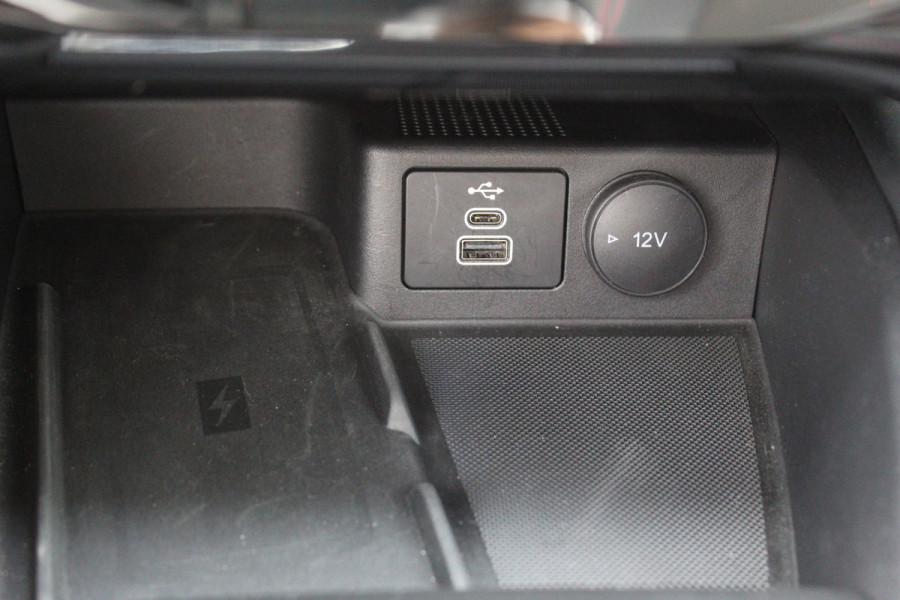 Ford Kuga 2.5 PHEV ST-Line X , 2100kg Trekhaak , Nieuw model Panorama/schuifkantel dak , Trekhaak  , AGR stoelen voor 360graden camera , Winter pack , Head Up display