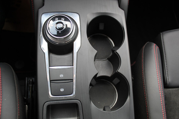 Ford Kuga 2.5 PHEV ST-Line X , 2100kg Trekhaak , Nieuw model Panorama/schuifkantel dak , Trekhaak  , AGR stoelen voor 360graden camera , Winter pack , Head Up display