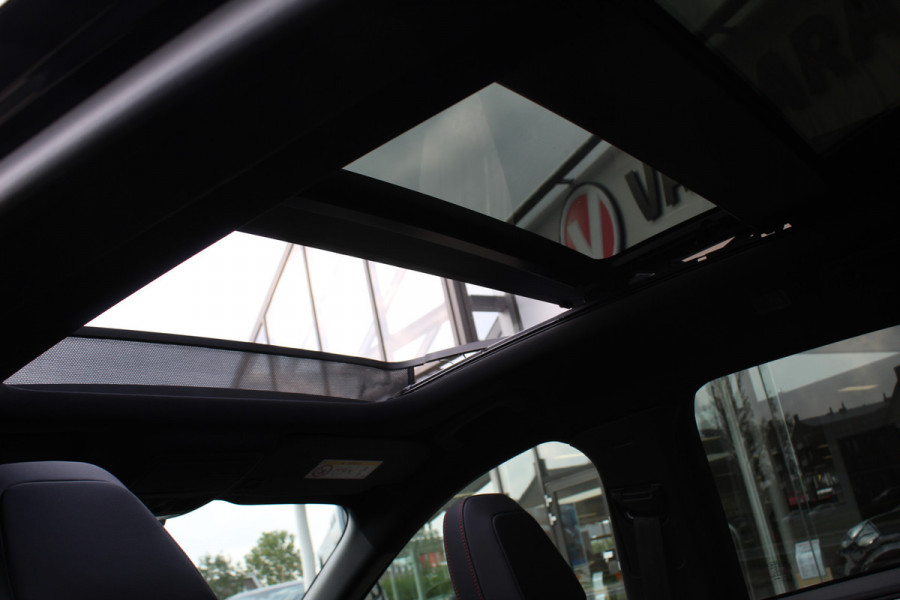 Ford Kuga 2.5 PHEV ST-Line X , 2100kg Trekhaak , Nieuw model Panorama/schuifkantel dak , Trekhaak  , AGR stoelen voor 360graden camera , Winter pack , Head Up display