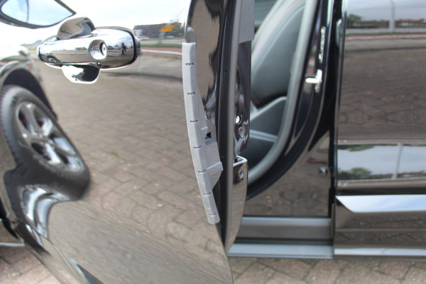 Ford Kuga 2.5 PHEV ST-Line X , 2100kg Trekhaak , Nieuw model Panorama/schuifkantel dak , Trekhaak  , AGR stoelen voor 360graden camera , Winter pack , Head Up display