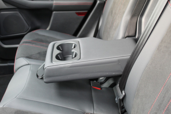 Ford Kuga 2.5 PHEV ST-Line X , 2100kg Trekhaak , Nieuw model Panorama/schuifkantel dak , Trekhaak  , AGR stoelen voor 360graden camera , Winter pack , Head Up display