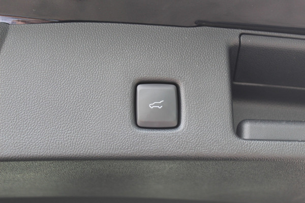 Ford Kuga 2.5 PHEV ST-Line X , 2100kg Trekhaak , Nieuw model Panorama/schuifkantel dak , Trekhaak  , AGR stoelen voor 360graden camera , Winter pack , Head Up display