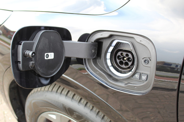 Ford Kuga 2.5 PHEV ST-Line X , 2100kg Trekhaak , Nieuw model Panorama/schuifkantel dak , Trekhaak  , AGR stoelen voor 360graden camera , Winter pack , Head Up display