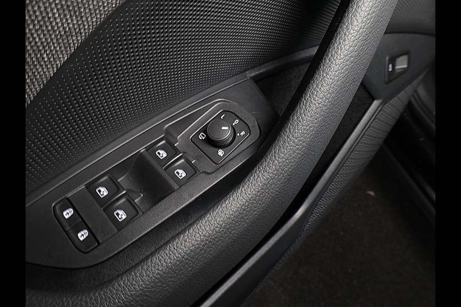 Škoda Kodiaq 1.5 TSI MHEV Business Edition 7p. 150 pk Automaat (DSG) | 7-Persoons | Verlengde garantie | Navigatie | Trekhaak (wegklapbaar) | Parkeersensoren | Achteruitrijcamera | Matrix LED koplampen |