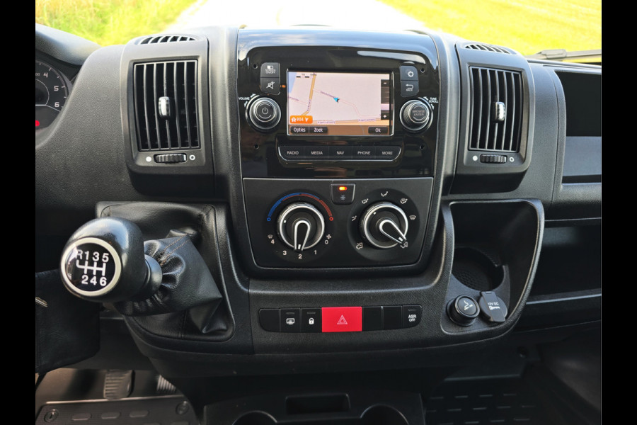 Peugeot Boxer 435 2.2 BlueHDi Bakwagen + laadklep - 165 Pk - Euro 6 - Airco - Cruise Control