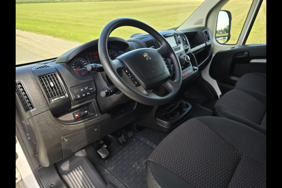Peugeot Boxer 435 2.2 BlueHDi Bakwagen + laadklep - 165 Pk - Euro 6 - Airco - Cruise Control