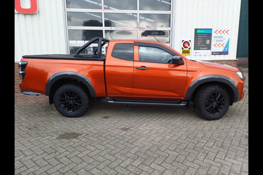 Isuzu D-max Extented Cab V-Cross 4WD AT Webasto 8000 Km 06-22