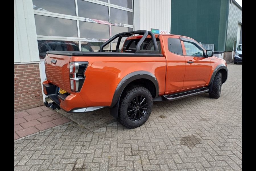 Isuzu D-max Extented Cab V-Cross 4WD AT Webasto 8000 Km 06-22