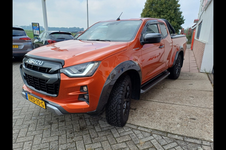 Isuzu D-max Extented Cab V-Cross 4WD AT Webasto 8000 Km 06-22