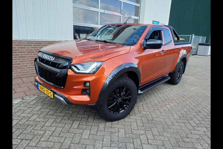 Isuzu D-max Extented Cab V-Cross 4WD AT Webasto 8000 Km 06-22