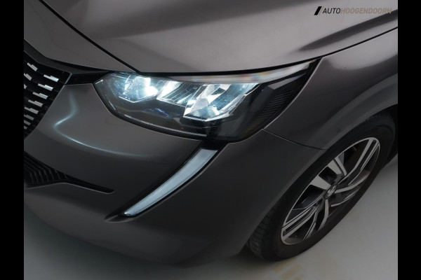 Peugeot 208 1.2 PureTech Allure (APPLE CARPLAY,LED,PANORAMA,STUURVERWARMING,3D-DISPLAY,CAMERA,TREKHAAK,LM-VELGEN,CRUISE,CLIMATE)