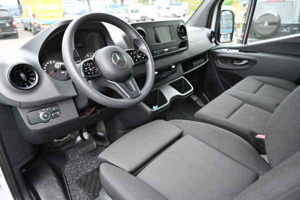 Mercedes-Benz Sprinter 317 CDI L3H2 RWD 3500 kg Trekhaak, Geveerde stoel, MBUX met camera Mercedes-Benz Sprinter 317 CDI L3H2 RWD 3500 kg Trekhaak, Geveerde stoel, MBUX met camera