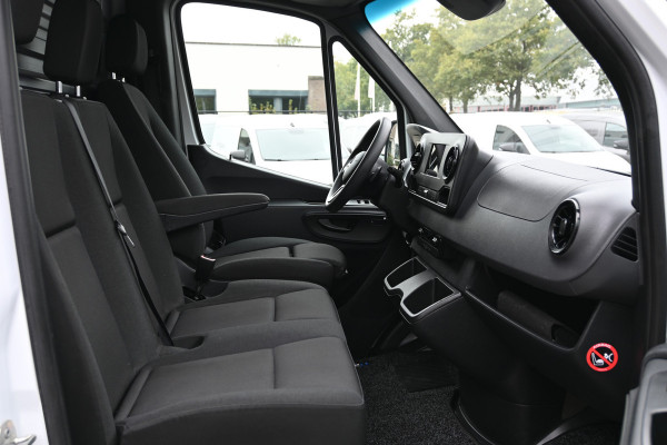 Mercedes-Benz Sprinter 317 CDI L3H2 RWD 3500 kg Trekhaak, Geveerde stoel, MBUX met camera Mercedes-Benz Sprinter 317 CDI L3H2 RWD 3500 kg Trekhaak, Geveerde stoel, MBUX met camera
