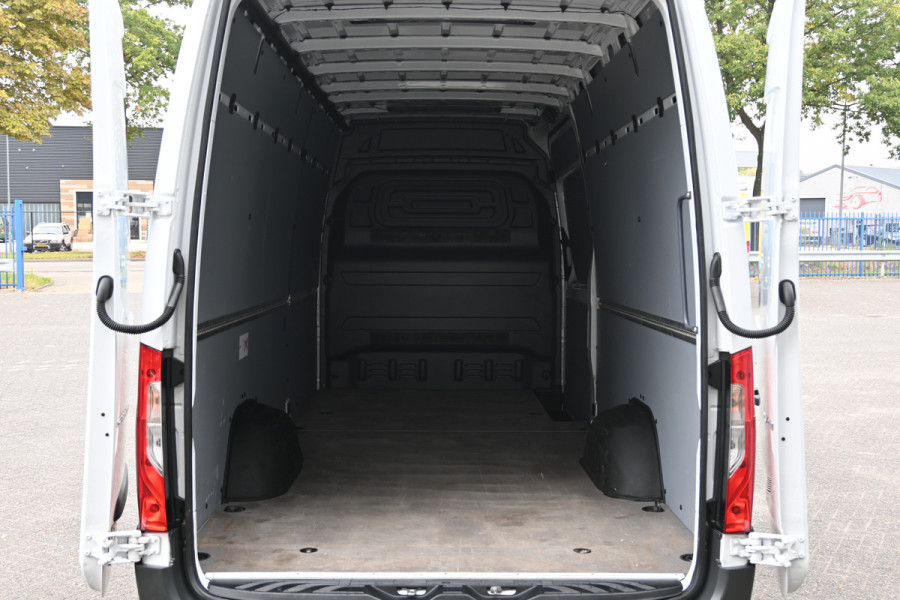 Mercedes-Benz Sprinter 317 CDI L3H2 RWD 3500 kg Trekhaak, Geveerde stoel, MBUX met camera Mercedes-Benz Sprinter 317 CDI L3H2 RWD 3500 kg Trekhaak, Geveerde stoel, MBUX met camera