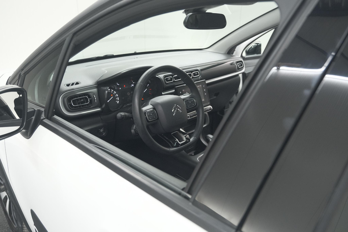 Citroën C3 PureTech 110 EAT6 Feel Edition | Panoramadak | Apple Carplay | Parkeersensoren | 16 Inch Lichtmetalen Velgen Citroën C3 PureTech 110 EAT6 Feel Edition | Panoramadak | Apple Carplay | Parkeersensoren | 16 Inch Lichtmetalen Velgen