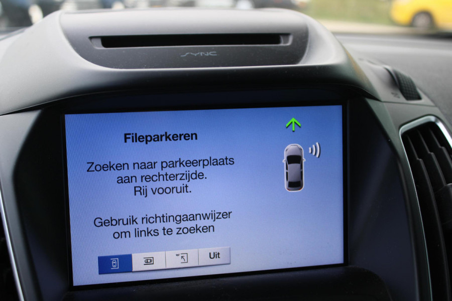 Ford C-MAX 1.0 EcoBoost 125 PK Titanium | Camera | Winterpack | Navigatie | 17 INCH Lichtmetalen Velgen | Climate Control | Cruise Control | Privacy Glass | Half lederen bekleding | Dealeronderhouden